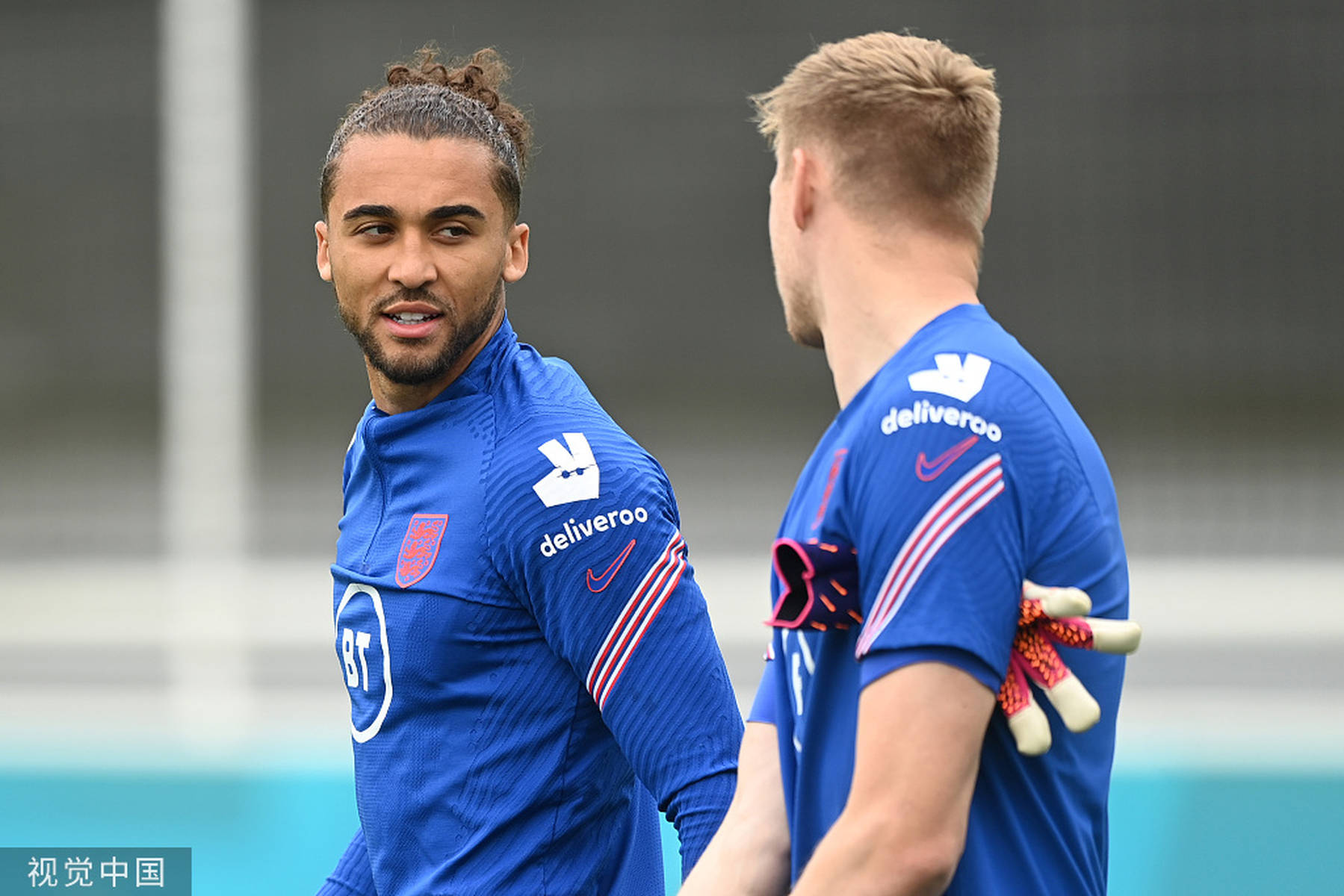 引入2张时 引入2张时